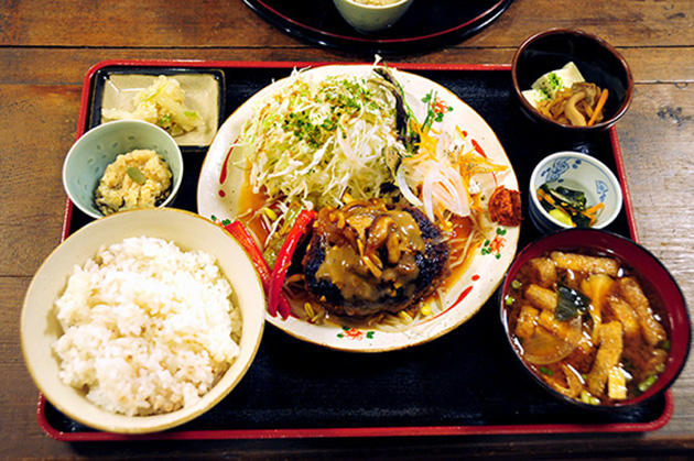 季節のハンバーグ定食